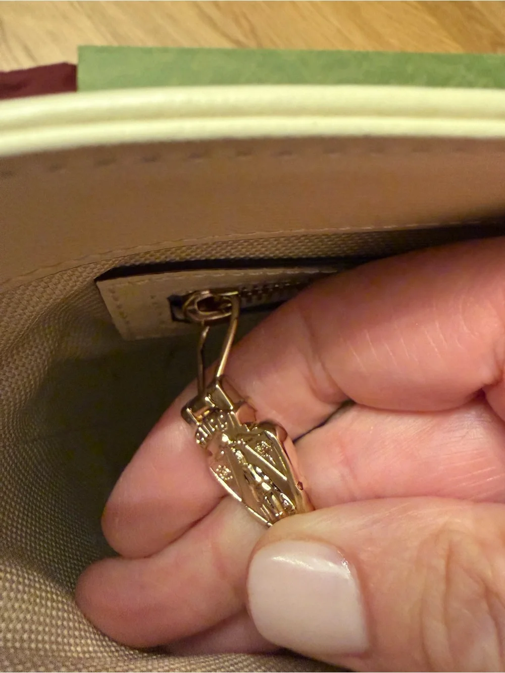 Gucci Cream Leather Mini Bucket Bag with Sherry Line Shoulder Strap - Picture 9 of 12